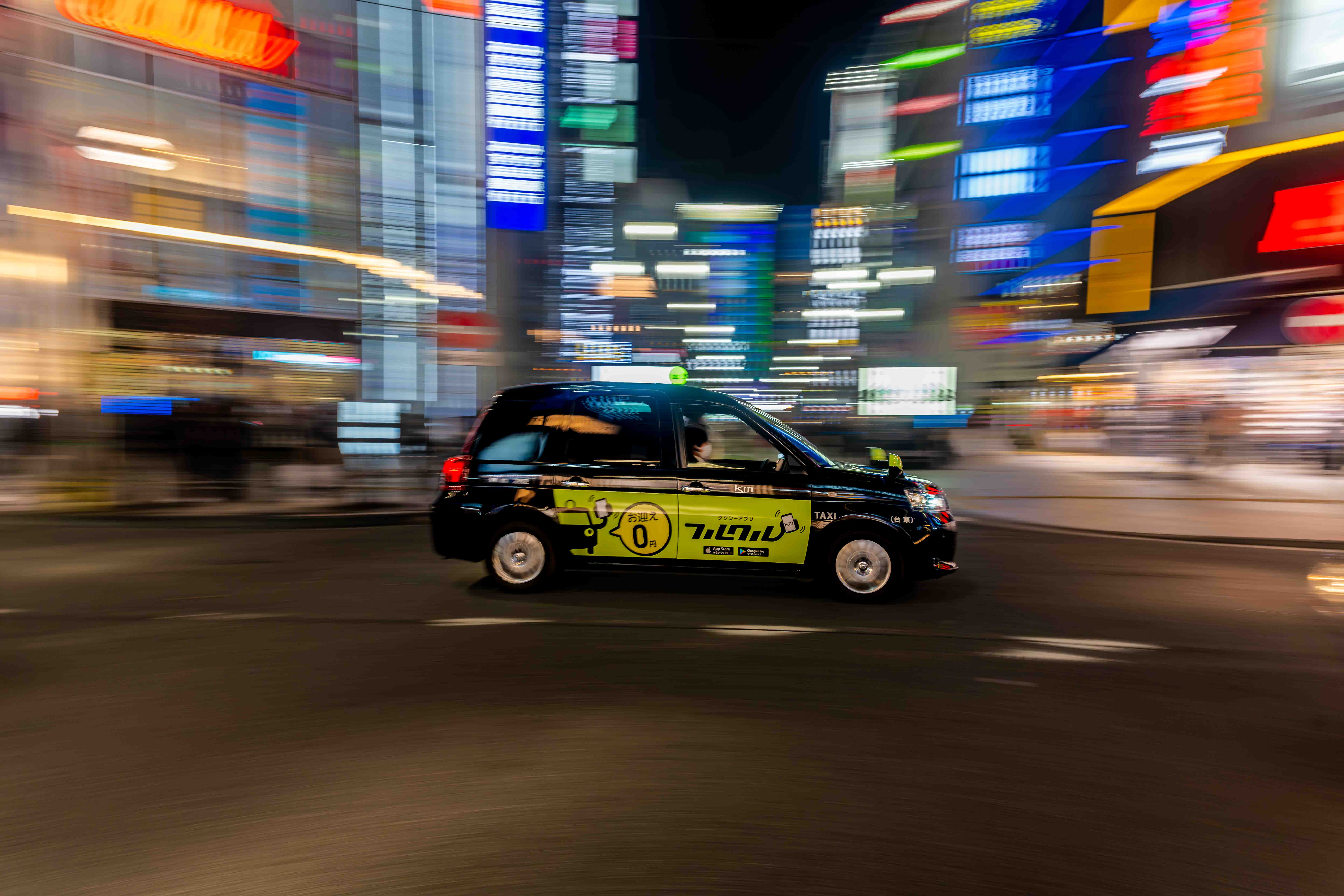 Taxi Racing Through Neon Tokyo - Tokyo